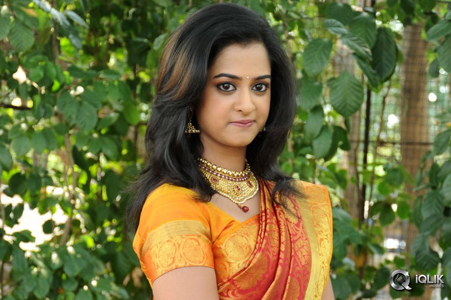 Nanditha-at-Krishnamma-Kalipindi-Iddarini-Movie-Opening
